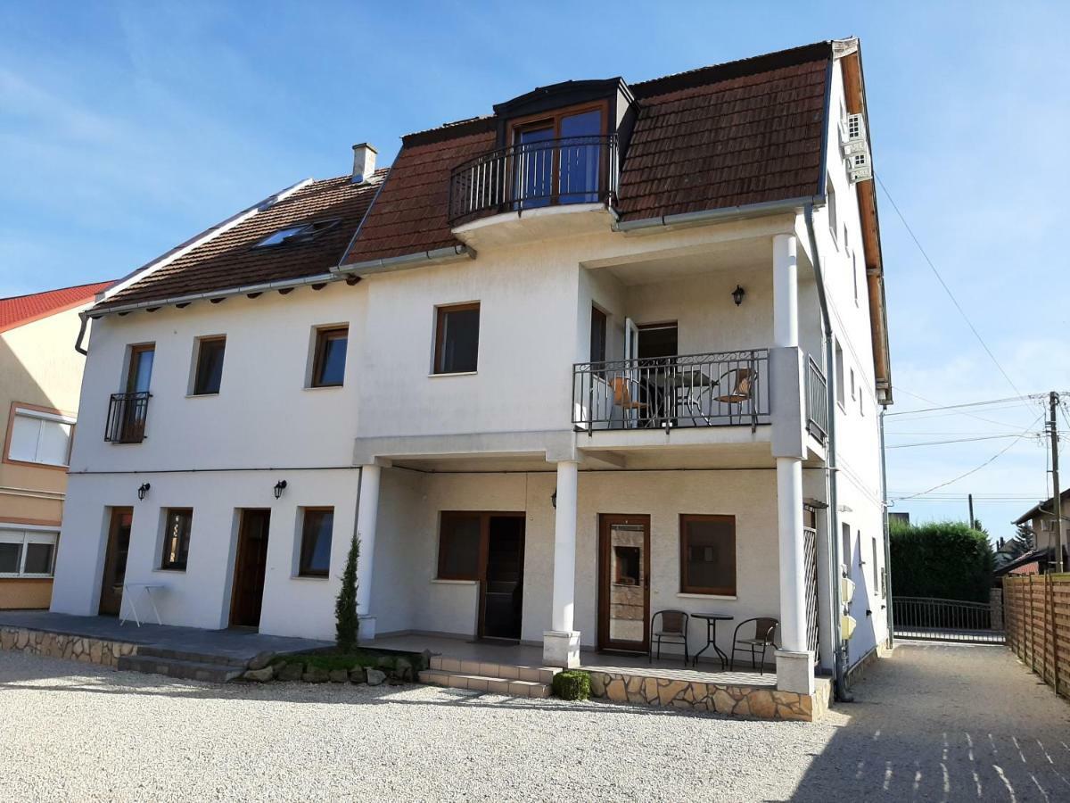 Familia Apartmanhaz Кестхей Экстерьер фото