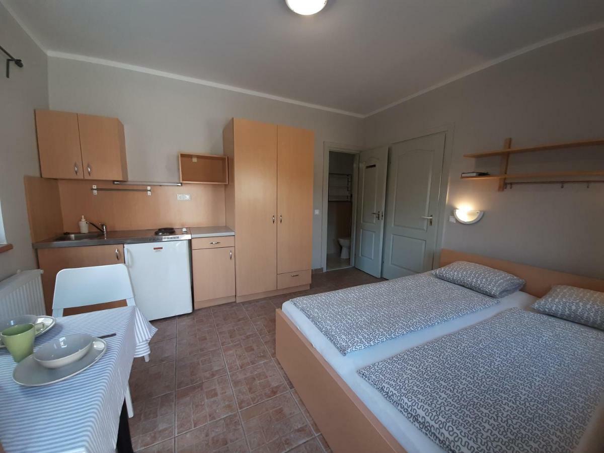 Familia Apartmanhaz Кестхей Экстерьер фото
