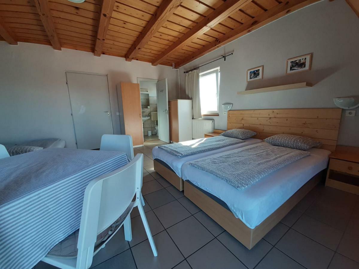 Familia Apartmanhaz Кестхей Экстерьер фото