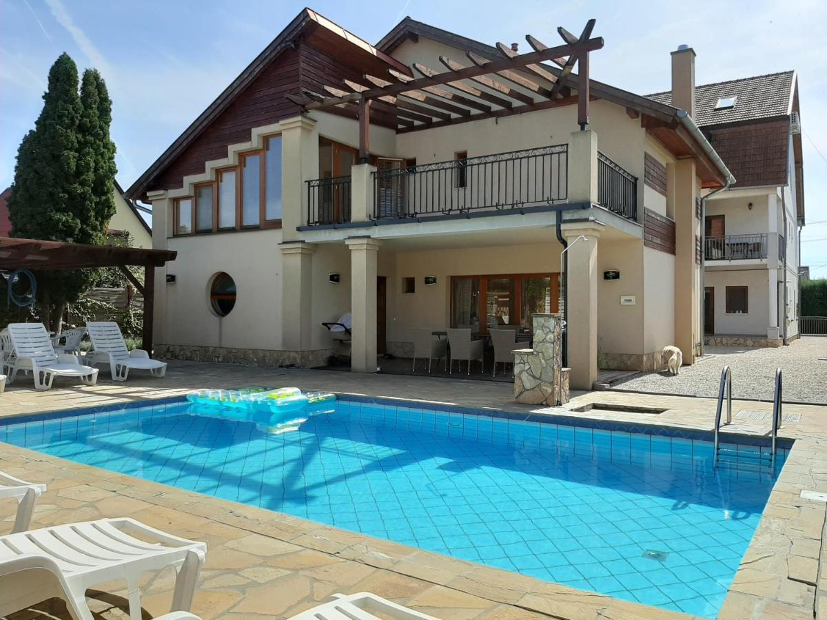 Familia Apartmanhaz Кестхей Экстерьер фото